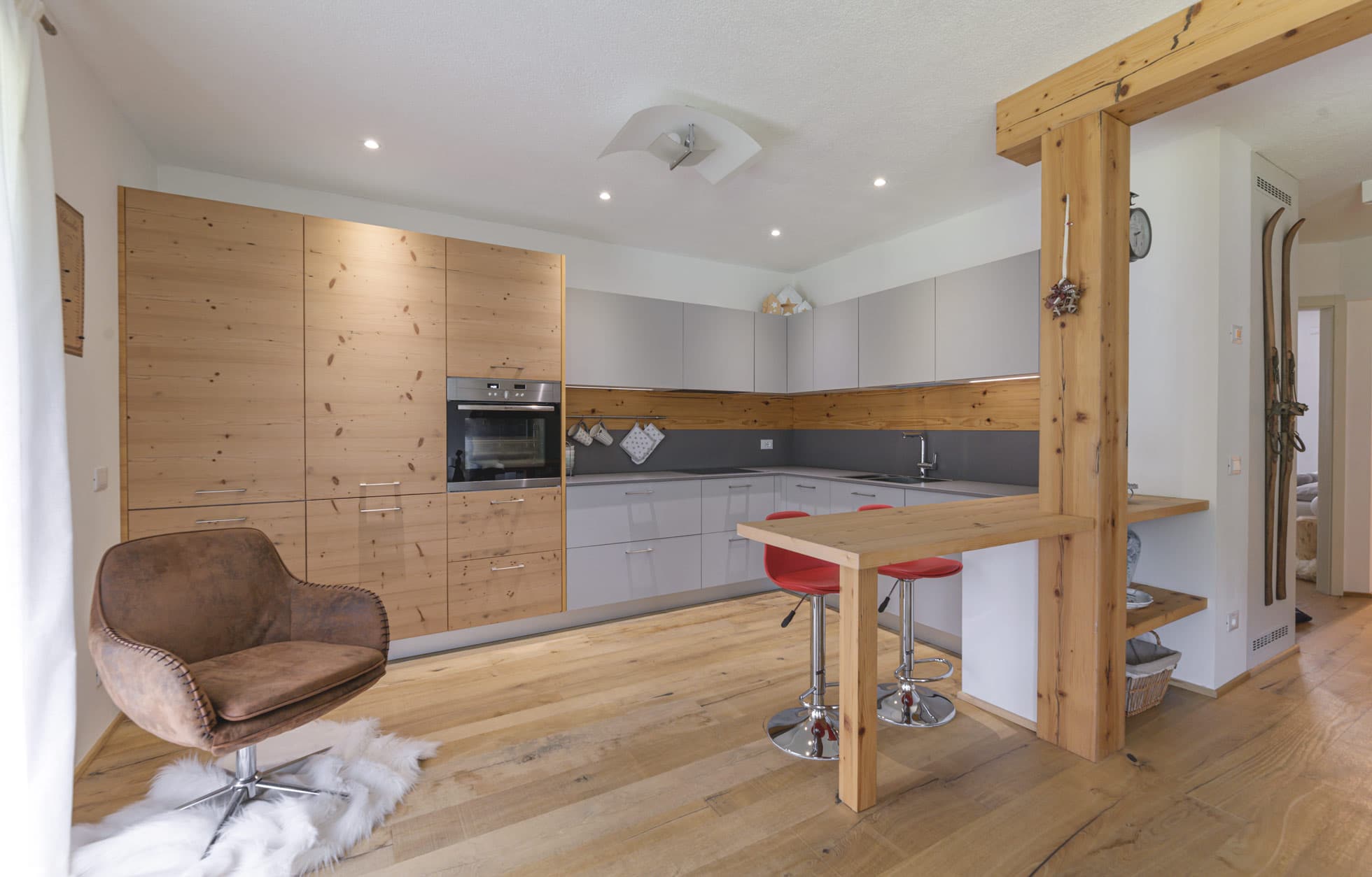 Vista della cucina di Adriana dal soggiorno