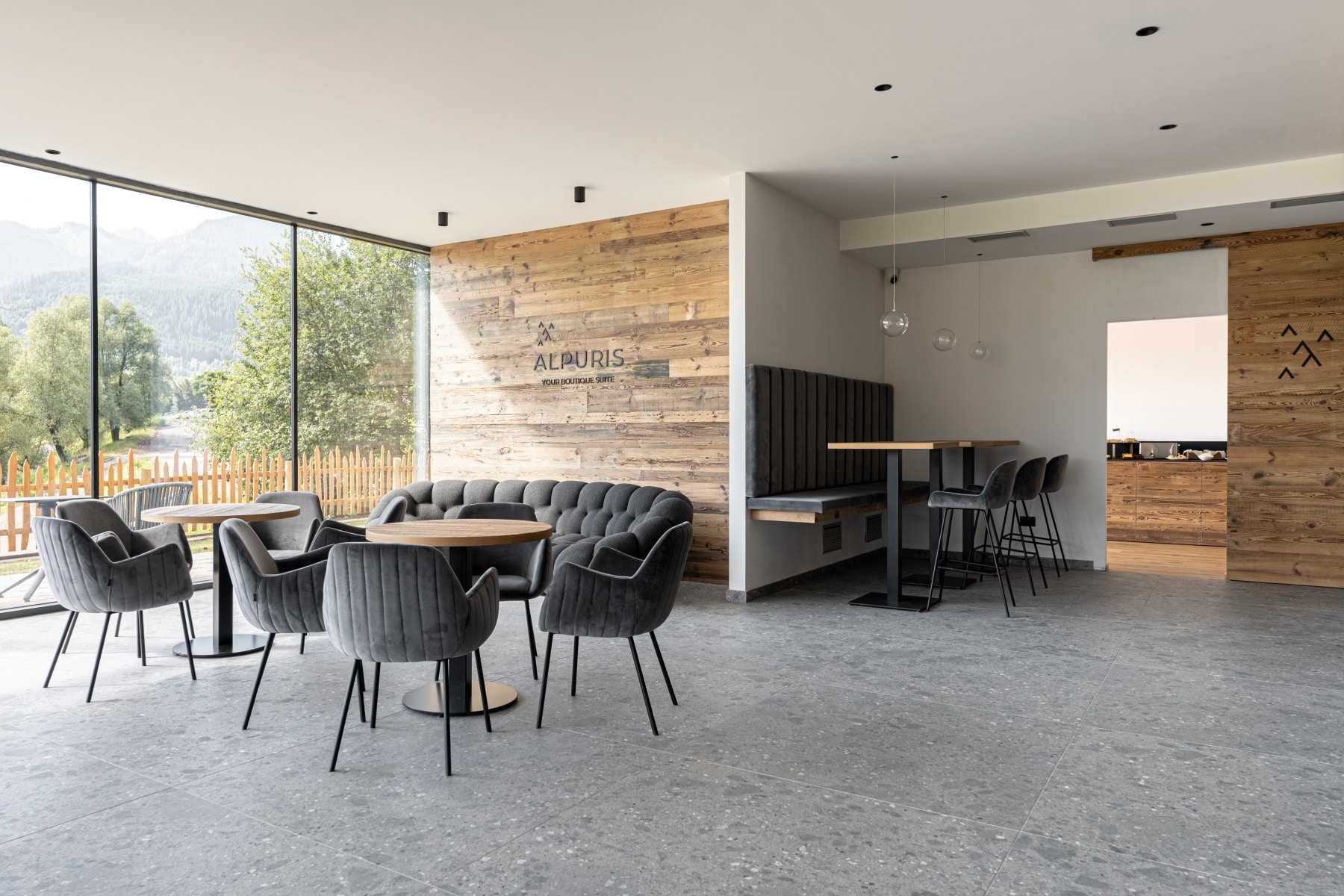 hotel-alpuris-copertina1