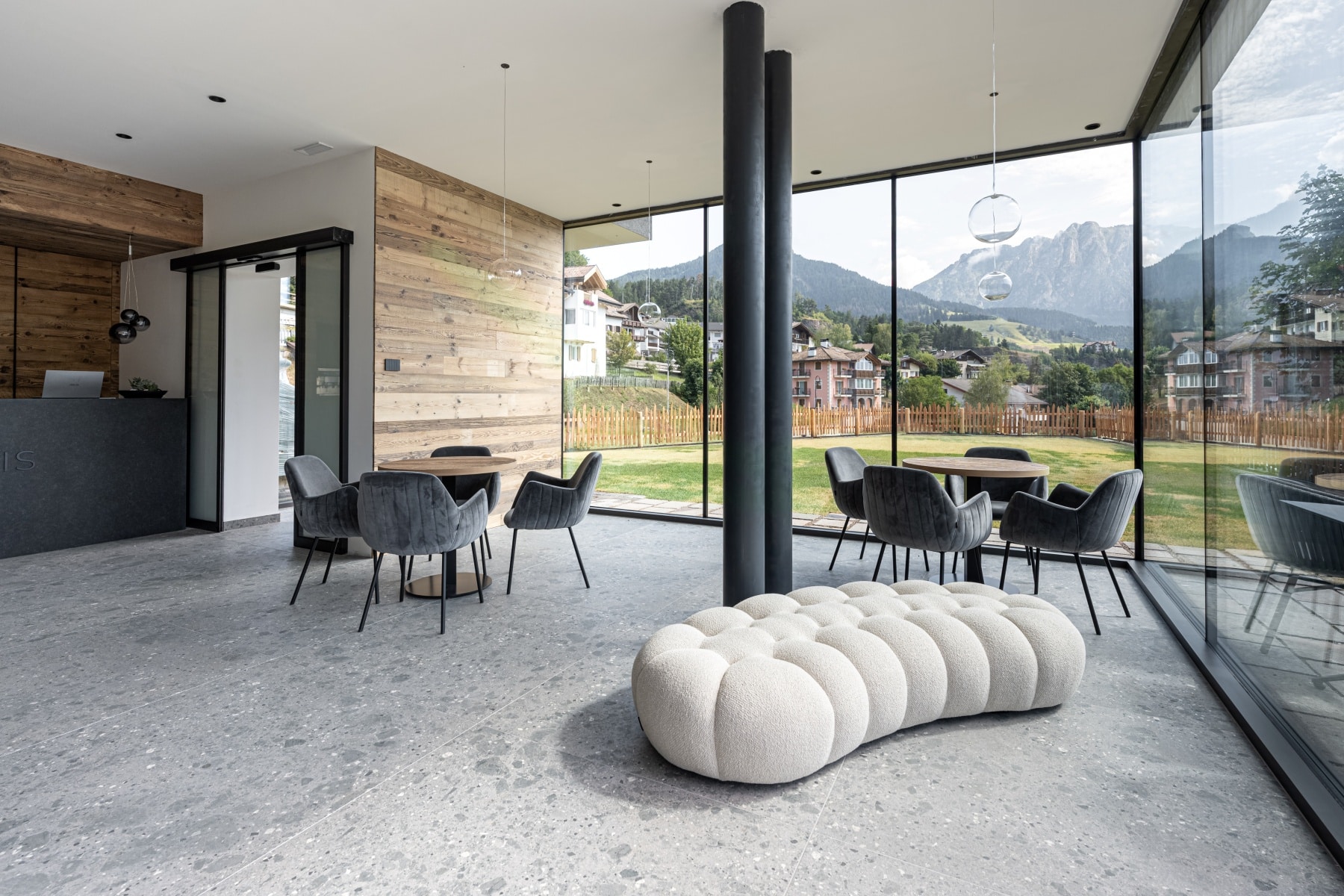 hotel-alpuris-copertina2